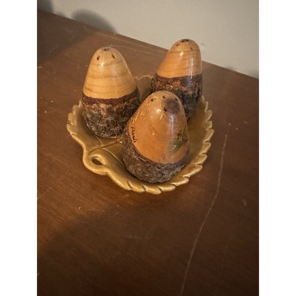 VTG Set of 3 Wooden Salt and Pepper Shakers with Ceramic Leaf Tray